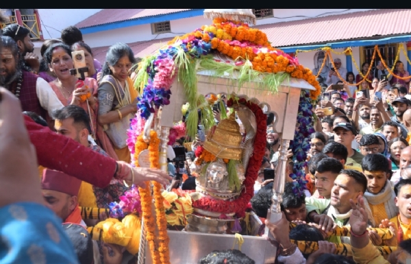 ਬਾਬਾ ਕੇਦਾਰ ਦੀ ਡੋਲੀ ਰਵਾਨਾ ਹੁੰਦੀ ਹੋਈ।