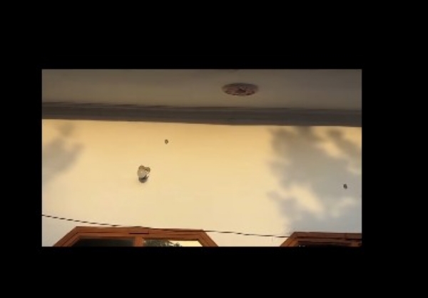 ਘਰ ’ਤੇ ਲੱਗੀ ਗੋਲੀ।