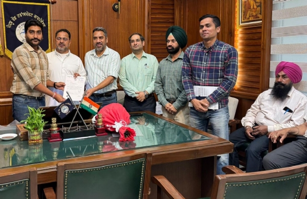 ਵੇਰਕਾ ਮਿਲਕ ਪਲਾਂਟ ਪਟਿਆਲਾ ਤੇ ਪੀ.ਆਰ.ਟੀ.ਸੀ ਦਰਮਿਆਨ ਨਵੀਆਂ ਮਿਲਕਬਾਰਾਂ ਲਗਾਉਣ ਲਈ ਇਕਰਾਰਨਾਮਾ ਵੇਰਕਾ ਮਿਲਕ ਪਲਾਂਟ ਪਟਿਆਲਾ ਤੇ ਪੀ.ਆਰ.ਟੀ.ਸੀ ਦਰਮਿਆਨ ਨਵੀਆਂ ਮਿਲਕਬਾਰਾਂ ਲਗਾਉਣ ਲਈ ਇਕਰਾਰਨਾਮਾ