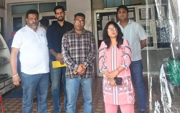 ਚੈਕਿੰਗ ਕਰਦੀ ਹੋਈ ਜ਼ਿਲ੍ਹਾ ਪ੍ਰਸਾਸ਼ਨ ਦੀ ਟੀਮ