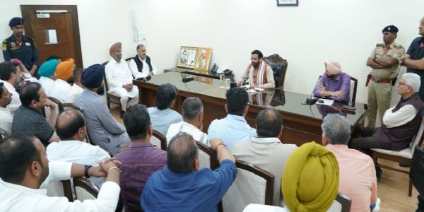 ਪੰਜਾਬ ਦੀ ਆੜਤੀ ਐਸੋਸੀਏਸ਼ਨ ਨੇ ਹਰਿਆਣਾ ਦੇ ਮੁੱਖ ਮੰਤਰੀ ਨਾਲ ਕੀਤੀ ਮੁਲਾਕਾਤ, ਪੰਜਾਬ ਸਰਕਾਰ ਦੀਆਂ ਨੀਤੀਆਂ 