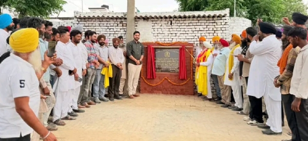 ਵਿਧਾਇਕ ਸ਼ੈਰੀ ਕਲਸੀ ਨੇ ਲਿੰਕ ਸੜਕ ਏ.ਪੀ.ਕੇ ਰੋਡ ਤੋਂ ਅਠਵਾਲ ਦੀ ਸਪੈਸ਼ਲ ਰਿਪੇਅਰ ਕਰਨ ਦੇ ਕੰਮ ਦਾ ਨੀਂਹ ਪੱਥਰ ਰੱਖਿਆ