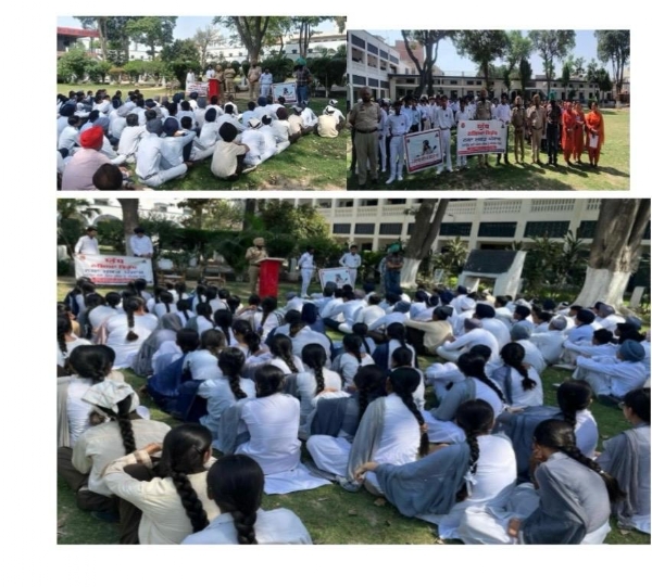 ਨਸ਼ਿਆਂ ਵਿਰੁੱਧ ਅਤੇ ਟ੍ਰੈਫਿਕ ਨਿਯਮਾਂ ਸਬੰਧੀ ਜਾਗਰੂਕਤਾ ਸੈਮੀਨਾਰ ਦੀ ਫੋਟੋ।