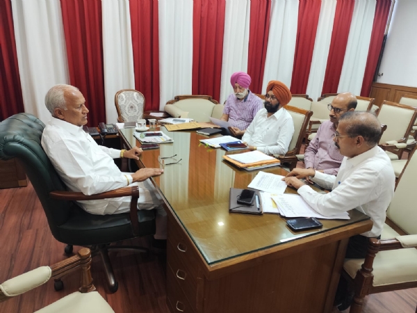 ਮੀਟਿੰਗ ਕਰਦੇ ਹੋਏ ਮੰਤਰੀ ਬਰਿੰਦਰ ਕੁਮਾਰ ਗੋਇਲ ।