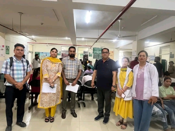 ਡਾ. ਰਣਜੀਤ ਸਿੰਘ ਹੁਸ਼ਿਆਰਪੁਰ ਹਸਪਤਾਲ ਦਾ ਜਾਇਜਾ ਲੈਂਦੇ ਹੋਏ।