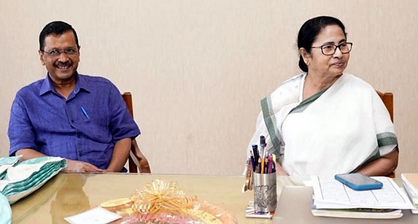 ਦਿੱਲੀ ਦੇ ਸਾਬਕਾ ਮੁੱਖ ਮੰਤਰੀ ਅਰਵਿੰਦ ਕੇਜਰੀਵਾਲ ਅਤੇ ਮੁੱਖ ਮੰਤਰੀ ਮਮਤਾ ਬੈਨਰਜੀ ਦੀ ਫਾਈਲ ਫੋਟੋ।