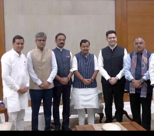 ਆਮ ਆਦਮੀ ਪਾਰਟੀ ਦੇ ਰਾਜ ਸਭਾ ਮੈਂਬਰ ਭਾਜਪਾ ਦੇ ਕੌਮੀ ਪ੍ਰਧਾਨ ਨਾਲ ਮੁਲਾਕਾਤ ਕਰਦੇ ਹੋਏ