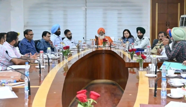 ਮੀਟਿੰਗ ਕਰਦੇ ਹੋਏ ਰਾਜ ਸਭਾ ਐਮ.ਪੀ ਸੀਚੇਵਾਲ