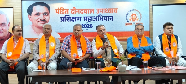 ਮੀਟਿੰਗ ਦੌਰਾਨ ਰਾਸ਼ਟਰੀ ਮਹਾਮੰਤਰੀ ਤਰੁਣ ਚੁੱਗ ਤੇ ਹੋਰ ਸੀਨੀਅਰ ਭਾਜਪਾ ਲੀਡਰ।