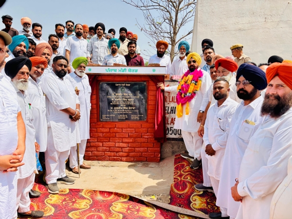 ਉਦਘਾਟਨ ਦੌਰਾਨ ਵਿਧਾਇਕ ਕੁਲਜੀਤ ਰੰਧਾਵਾ ਤੇ ਹੋਰ।