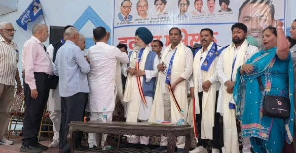 ਬਸਪਾ ਦੇ ਸੰਮੇਲਨ ਵਿੱਚ ਮੌਜੂਦ ਆਗੂ ਅਤੇ ਵਰਕਰ।