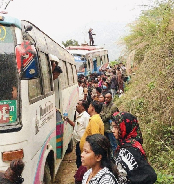 ਵੀਪੀ ਹਾਈਵੇਅ ਬੰਦ ਹੋਣ ਕਾਰਨ ਫਸੇ ਭਾਰਤੀ ਯਾਤਰੀਆਂ ਨੂੰ ਕੱਢਣਾ ਜਾਰੀ ਹੈ