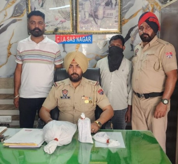 ਸੀ.ਆਈ.ਏ. ਮੋਹਾਲੀ ਦੇ ਇੰਸਪੈਕਟਰ ਹਰਮਿੰਦਰ ਸਿੰਘ ਜਾਣਕਾਰੀ ਦਿੰਦੇ ਹੋਏ।