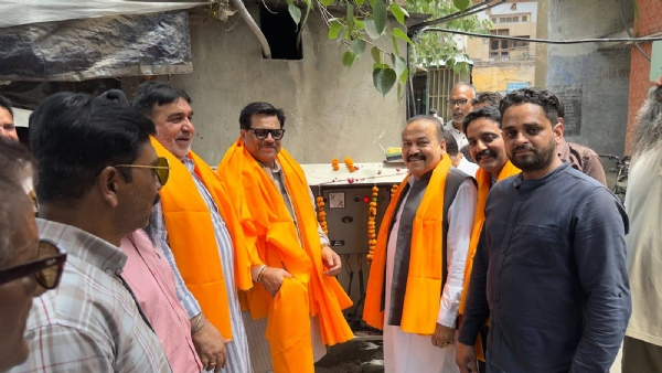 ਉਦਘਾਟਨ ਦੌਰਾਨ ਵਿਧਾਇਕ ਮਦਨ ਲਾਲ ਬੱਗਾ, ਵਿਧਾਇਕ ਅਸ਼ੋਕ ਪਰਾਸ਼ਰ ਪੱਪੀ ਤੇ ਹੋਰ।