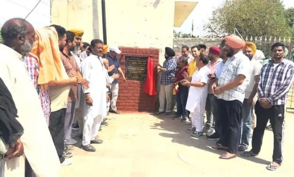 ਵਿਧਾਇਕ ਐਡਵੋਕੇਟ ਅਮਰਪਾਲ ਸਿੰਘ ਵਲੋਂ ਸਟਰੀਟ ਲਾਈਟਾਂ ਲਗਾਉਣ ਦਾ ਕੰਮ ਪੀਰ ਬਾਬਾ ਸ਼ਾਹਮਾਨਾ ਦੀ ਦੇ ਪਵਿੱਤਰ ਸਥਾਨ ਤੋਂ ਸ਼ੁਰੂ ਕਰਵਾਇਆ