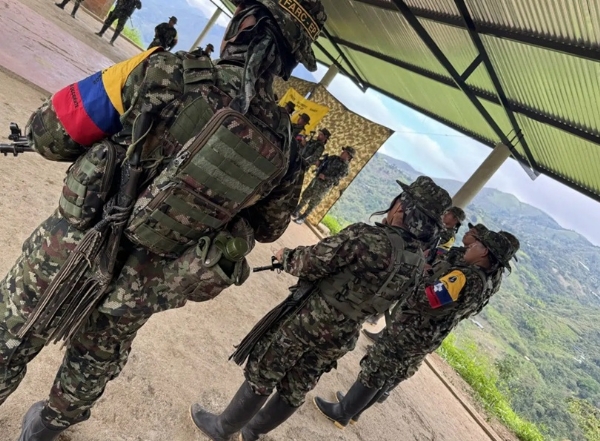 ਕੋਲੰਬੀਆ ਦੇ ਰਾਸ਼ਟਰਪਤੀ ਨੇ ਇਸ ਹਮਲੇ ਲਈ ਨਾਮੀ ਫਾਰਕ ਸਮੂਹ ਨੂੰ ਜ਼ਿੰਮੇਵਾਰ ਠਹਿਰਾਇਆ ਹੈ, ਜੋ ਕਿ ਦੇਸ਼ ਵਿੱਚ ਬਹੁਤ ਸ਼ਕਤੀਸ਼ਾਲੀ ਹੈ।