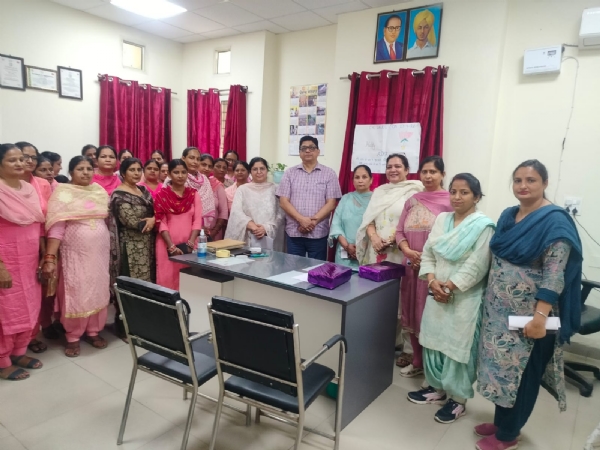 ਸਰਕਾਰੀ ਸਿਹਤ ਸੰਸਥਾਵਾਂ ਵਿਚ ਆਸ਼ਾ ਦਿਵਸ ਮਨਾਉਂਦੇ ਹੋਏ ਆਸ਼ਾ ਵਰਕਰ।