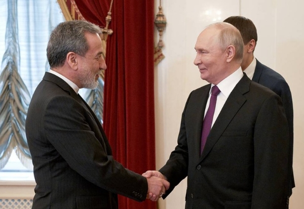 27 ਅਪ੍ਰੈਲ ਨੂੰ ਸੇਂਟ ਪੀਟਰਸਬਰਗ ਵਿੱਚ ਈਰਾਨੀ ਵਿਦੇਸ਼ ਮੰਤਰੀ ਅੱਬਾਸ ਅਰਾਘਚੀ ਅਤੇ ਰੂਸੀ ਰਾਸ਼ਟਰਪਤੀ ਵਲਾਦੀਮੀਰ ਪੁਤਿਨ।