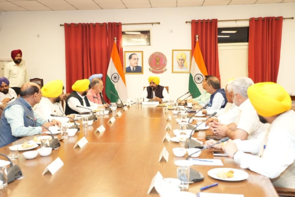 ਕੈਬਨਿਟ ਮੀਟਿੰਗ ਦੀ ਅਗਵਾਈ ਕਰਦੇ ਹੋਏ ਮੁੱਖ ਮੰਤਰੀ ਭਗਵੰਤ ਸਿੰਘ ਮਾਨ।