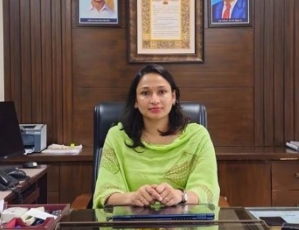 ਕੋਮਲ ਮਿੱਤਲ, ਜ਼ਿਲ੍ਹਾ ਮੈਜਿਸਟ੍ਰੇਟ ਮੋਹਾਲੀ।