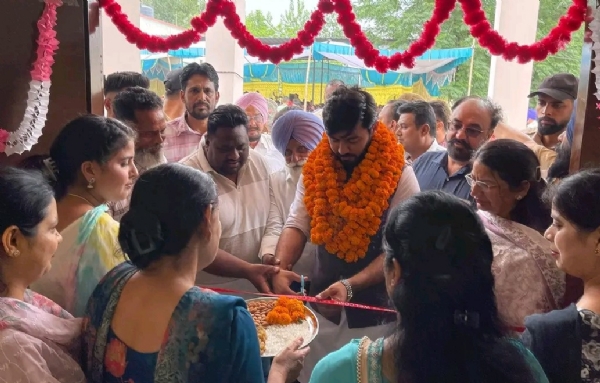 ਵਿਧਾਇਕ ਡਾ. ਇਸ਼ਾਂਕ ਕੁਮਾਰ ਨੇ ਬਲਾਕ ਪ੍ਰਾਇਮਰੀ ਹੈਲਥ ਯੂਨਿਟ ਪਿੰਡ ਵਾਸੀਆਂ ਨੂੰ ਸਮਰਪਿਤ ਕੀਤਾ।