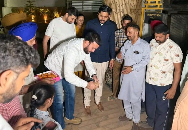 ਵਿਧਾਇਕ ਸ਼ੈਰੀ ਕਲਸੀ ਨੇ ਵਾਰਡ ਨੰਬਰ 18 ਵਿਖੇ ਲੋਕਾਂ ਦੀ ਮੌਜੂਦਗੀ ਵਿੱਚ ਗਲੀਆਂ ਬਣਾਉਣ ਦਾ ਨੀਂਹ ਪੱਥਰ ਰੱਖਿਆ