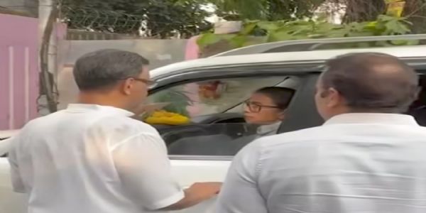 ਮਮਤਾ ਬੈਨਰਜੀ ਨੇ ਭਵਾਨੀਪੁਰ ਵਿੱਚ ਬੂਥਾਂ ਦਾ ਨਿਰੀਖਣ ਕਰਕੇ ਚੋਣ ਕਮਿਸ਼ਨ 'ਤੇ ਲਗਾਏ ਗੰਭੀਰ ਦੋਸ਼