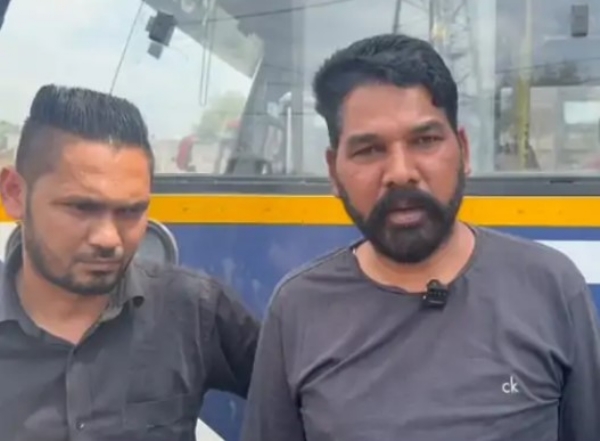 ਵਾਰਦਾਤ ਸਬੰਧੀ ਜਾਣਕਾਰੀ ਦਿੰਦੇ ਹੋਏ ਡਰਾਈਵਰ ਤੇ ਕੰਡਕਟਰ।