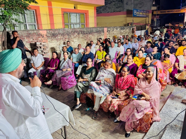 ਲੋਕਾਂ ਨੂੰ ਸੰਬੋਧਨ ਕਰਦੇ ਹੋਏ ਵਿਧਾਇਕ ਰੰਧਾਵਾ।