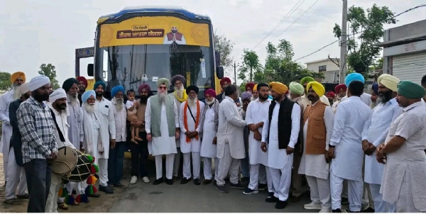 ਬੱਸ ਕੀਤੀ ਰਵਾਨਾ ਕਰਦੇ ਹੋਏ ਸਪੀਕਰ ਸੰਧਵਾਂ।