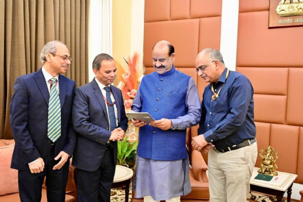 ਲੋਕ ਸਭਾ ਸਪੀਕਰ ਓਮ ਬਿਰਲਾ ਸ਼ੁੱਕਰਵਾਰ ਨੂੰ ਜਨਗਣਨਾ 2027 ਦੇ ਤਹਿਤ ਸਵੈ-ਗਣਨਾ ਮੁਹਿੰਮ ਵਿੱਚ ਹਿੱਸਾ ਲੈਂਦੇ ਹੋਏ। ਲੋਕ ਸਭਾ ਸਪੀਕਰ ਓਮ ਬਿਰਲਾ ਸ਼ੁੱਕਰਵਾਰ ਨੂੰ ਜਨਗਣਨਾ 2027 ਦੇ ਤਹਿਤ ਸਵੈ-ਗਣਨਾ ਮੁਹਿੰਮ ਵਿੱਚ ਹਿੱਸਾ ਲੈਂਦੇ ਹੋਏ।