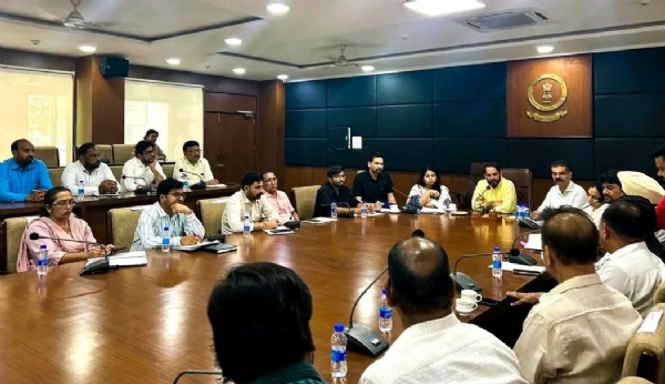 ਮੀਟਿੰਗ ਕਰਦੇ ਹੋਏ ਡਿਪਟੀ ਕਮਿਸ਼ਨਰ ਬਠਿੰਡਾ ਰਾਜੇਸ਼ ਧੀਮਨ