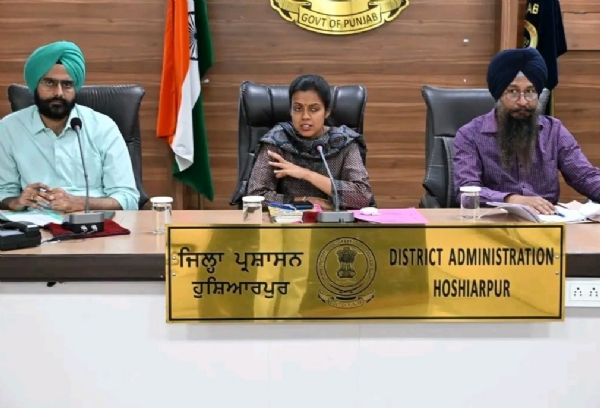 ਮੀਟਿੰਗ ਕਰਦੇ ਹੋਏ ਡਿਪਟੀ ਕਮਿਸ਼ਨਰ ਆਸ਼ਿਕਾ ਜੈਨ
