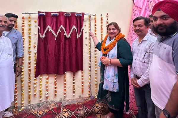 ਵਿਕਾਸ ਕਾਰਜਾਂ ਦੀ ਸ਼ੁਰੂਆਤ ਕਰਦੇ ਹੋਏ ਵਿਧਾਇਕਾ ਨੀਨਾ ਮਿੱਤਲ