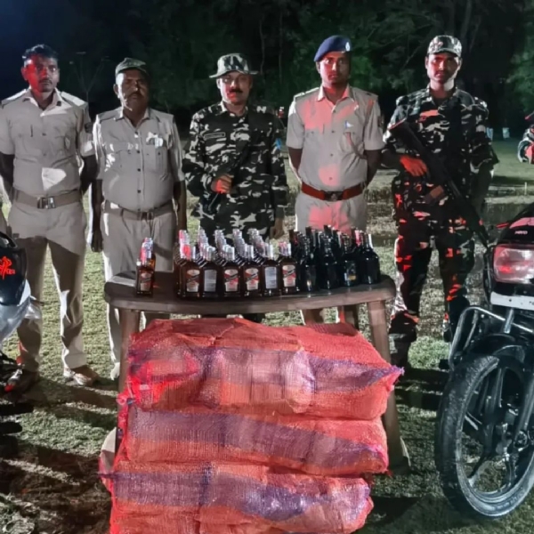 ਬਰਾਮਦ ਸ਼ਰਾਬ ਦੇ ਨਾਲ ਐਸ.ਐਸ.ਬੀ.