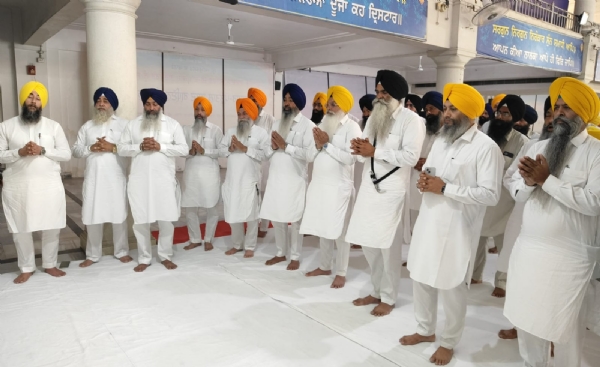 ਗੁਰਦੁਆਰਾ ਸ੍ਰੀ ਮੰਜੀ ਸਾਹਿਬ ਦੀਵਾਨ ਹਾਲ ਵਿਖੇ ਅਰਦਾਸ ਦੌਰਾਨ ਸੰਗਤ।