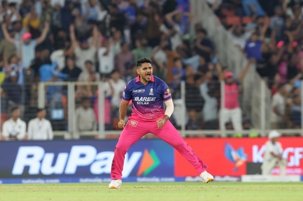 ਆਈਪੀਐਲ 2026 : ਦੇਸ਼ਪਾਂਡੇ ਦੇ ਸ਼ਾਨਦਾਰ ਆਖਰੀ ਓਵਰ ਅਤੇ ਬਿਸ਼ਨੋਈ ਦੀਆਂ ਚਾਰ ਵਿਕਟਾਂ ਦੀ ਬਦੌਲਤ ਰਾਜਸਥਾਨ ਨੇ ਗੁਜਰਾਤ ਨੂੰ 6 ਦੌੜਾਂ ਨਾਲ ਹਰਾਇਆ ਆਈਪੀਐਲ 2026 : ਦੇਸ਼ਪਾਂਡੇ ਦੇ ਸ਼ਾਨਦਾਰ ਆਖਰੀ ਓਵਰ ਅਤੇ ਬਿਸ਼ਨੋਈ ਦੀਆਂ ਚਾਰ ਵਿਕਟਾਂ ਦੀ ਬਦੌਲਤ ਰਾਜਸਥਾਨ ਨੇ ਗੁਜਰਾਤ ਨੂੰ 6 ਦੌੜਾਂ ਨਾਲ ਹਰਾਇਆ