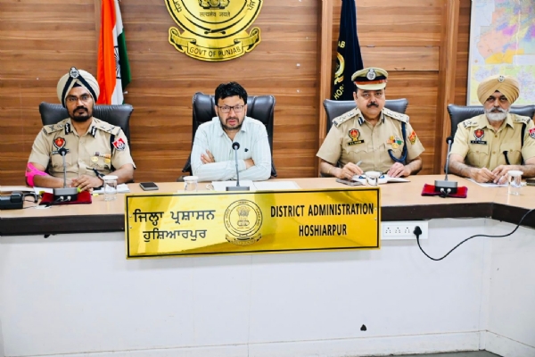 ਮੀਟਿੰਗ ਕਰਦੇ ਹੋਏ ਮੰਤਰੀ।