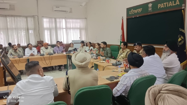 ਟ੍ਰੇਡਰਜ਼ ਕਮਿਸ਼ਨ ਅਤੇ ਵਪਾਰੀ ਐਸੋਸੀਏਸ਼ਨਾਂ ਨਾਲ ਮੀਟਿੰਗ ਕਰਦੇ ਡਿਪਟੀ ਕਮਿਸ਼ਨਰ ਵਰਜੀਤ ਵਾਲੀਆ ਅਤੇ ਐਸ ਐਸ ਪੀ ਵਰੁਣ ਸ਼ਰਮਾ