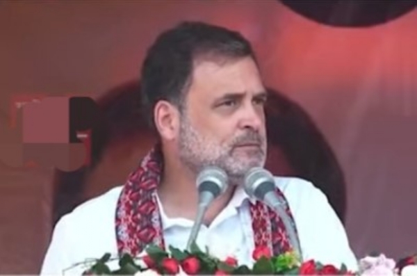 ਕਾਂਗਰਸ ਸੰਸਦ ਮੈਂਬਰ ਰਾਹੁਲ ਗਾਂਧੀ ਐਤਵਾਰ ਨੂੰ ਬਿਸ਼ਵਨਾਥ ਵਿੱਚ ਜਨਤਕ ਸਭਾ ਨੂੰ ਸੰਬੋਧਨ ਕਰਦੇ ਹੋਏ।