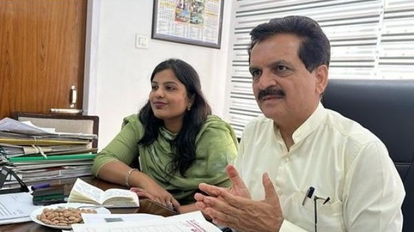 ਕਮਿਸ਼ਨ ਦੇ ਚੇਅਰਮੈਨ ਬਾਲ ਮੁਕੰਦ ਸ਼ਰਮਾ