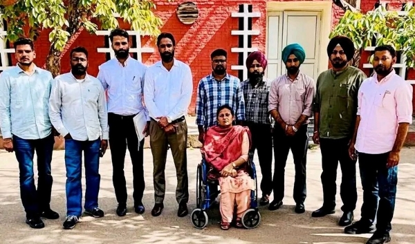 ਗੱਲਬਾਤ ਕਰਦੇ 1158 ਸਹਾਇਕ ਪ੍ਰੋਫ਼ੈਸਰ ਅਤੇ ਲਾਇਬ੍ਰੇਰੀਅਨ ਫਰੰਟ ਦੇ ਨੁਮਾਇੰਦੇ।