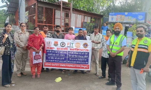 ਲੋਕਾਂ ਨੂੰ ਜਾਗਰੂਕ ਕਰਦੀ ਰੋਡ ਸੇਫਟੀ ਓਮਨੀ ਫਾਉਂਡੇਸ਼ਨ ਲੋਕਾਂ ਨੂੰ ਜਾਗਰੂਕ ਕਰਦੀ ਰੋਡ ਸੇਫਟੀ ਓਮਨੀ ਫਾਉਂਡੇਸ਼ਨ