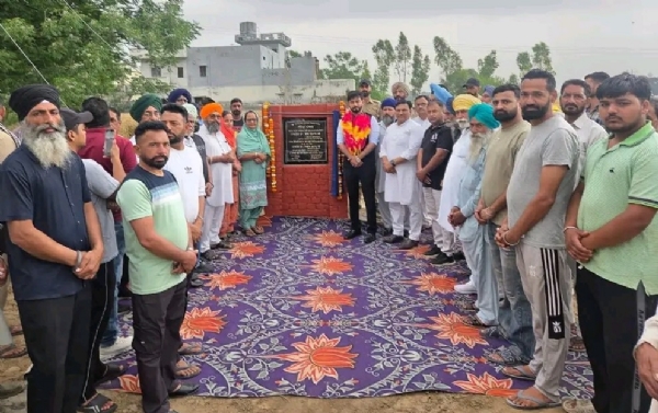 ਵਿਕਾਸ ਕਾਰਜਾਂ ਦਾ ਉਦਘਾਟਨ ਕਰਦੇ ਡਾ. ਇਸ਼ਾਂਕ ਕੁਮਾਰ