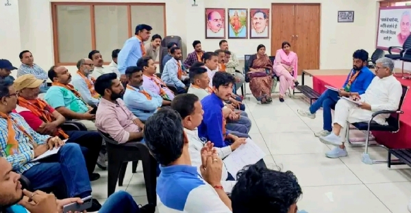 ਮੀਟਿੰਗ ਦੌਰਾਨ ਜ਼ਿਲ੍ਹਾ ਪ੍ਰਧਾਨ ਸਰੂਪ ਸਿੰਗਲਾ ਅਤੇ ਪਾਰਟੀ ਵਰਕਰ ਮੀਟਿੰਗ ਦੌਰਾਨ ਜ਼ਿਲ੍ਹਾ ਪ੍ਰਧਾਨ ਸਰੂਪ ਸਿੰਗਲਾ ਅਤੇ ਪਾਰਟੀ ਵਰਕਰ