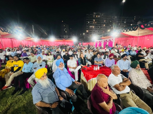 ਮੀਟਿੰਗ ’ਚ ਹਾਜ਼ਰ ਮੋਹਾਲੀ ਵਾਸੀ।