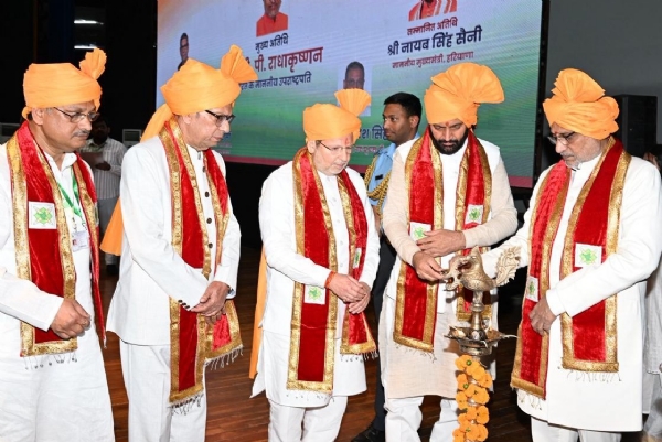 ਸਮਾਗਮ ਦੌਰਾਨ  ਉਪ ਰਾਸ਼ਟਰਪਤੀ ਸੀਪੀ ਰਾਧਾਕ੍ਰਿਸ਼ਨਨ, ਰਾਜਪਾਲ ਅਤੇ ਚਾਂਸਲਰ ਅਸੀਮ ਕੁਮਾਰ ਘੋਸ਼, ਮੁੱਖ ਮੰਤਰੀ ਨਾਇਬ ਸਿੰਘ ਸੈਣੀ ਅਤੇ ਹੋਰ ਪਤਵੰਤੇ।