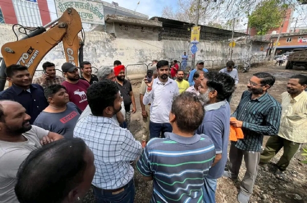 ਵਿਕਾਸ ਕਾਰਜਾਂ ਦਾ ਜਾਇਜ਼ਾ ਲੈਂਦੇ ਚੇਅਰਮੈਨ ਮਾਨਿਕ ਮਹਿਤਾ ਵਿਕਾਸ ਕਾਰਜਾਂ ਦਾ ਜਾਇਜ਼ਾ ਲੈਂਦੇ ਚੇਅਰਮੈਨ ਮਾਨਿਕ ਮਹਿਤਾ