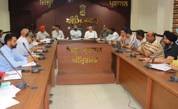 ਮੀਟਿੰਗ ਦੌਰਾਨ ਡਿਪਟੀ ਕਮਿਸ਼ਨਰ ਦਲਵਿੰਦਰਜੀਤ ਸਿੰਘ, ਪੰਜਾਬ ਰਾਜ ਵਪਾਰ ਕਮਿਸ਼ਨ ਦੇ ਮੈਂਬਰ ਸ਼ੀਤਲ ਜੁਨੇਜਾ ਅਤੇ ਵਪਾਰੀ ਮੀਟਿੰਗ ਦੌਰਾਨ ਡਿਪਟੀ ਕਮਿਸ਼ਨਰ ਦਲਵਿੰਦਰਜੀਤ ਸਿੰਘ, ਪੰਜਾਬ ਰਾਜ ਵਪਾਰ ਕਮਿਸ਼ਨ ਦੇ ਮੈਂਬਰ ਸ਼ੀਤਲ ਜੁਨੇਜਾ ਅਤੇ ਵਪਾਰੀ