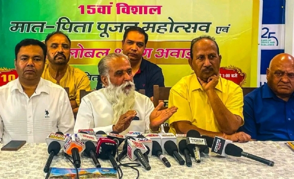 ਜਾਣਕਾਰੀ ਦਿੰਦੇ ਮਾਤ-ਪਿਤਾ ਗੋਧਾਮ ਟਰੱਸਟ ਦੇ ਅਹੁਦੇਦਾਰ ਅਤੇ ਮੈਂਬਰ। ਜਾਣਕਾਰੀ ਦਿੰਦੇ ਮਾਤ-ਪਿਤਾ ਗੋਧਾਮ ਟਰੱਸਟ ਦੇ ਅਹੁਦੇਦਾਰ ਅਤੇ ਮੈਂਬਰ।